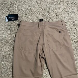 Travis Mathew Open to close pants